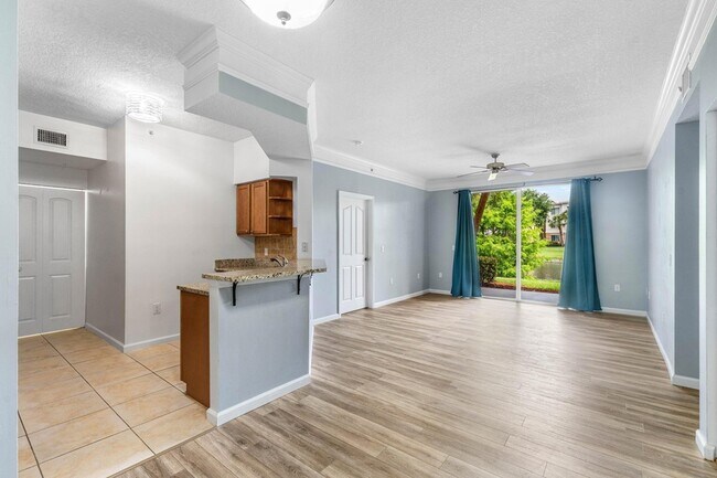 Foto del edificio - 10106 Myrtlewood Cir W