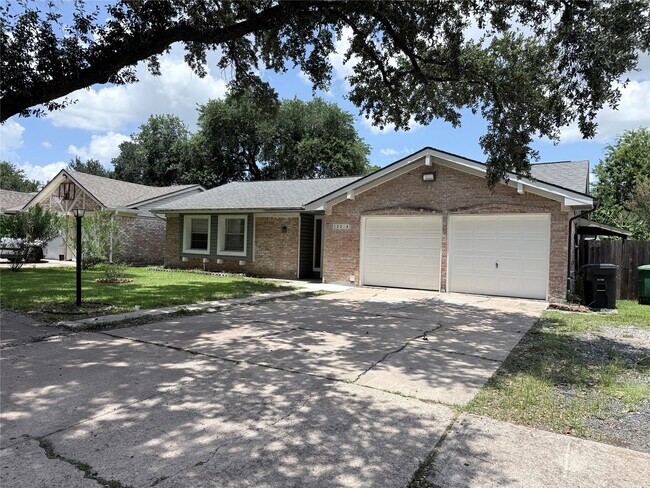 Foto del edificio - 12214 Corona Ln