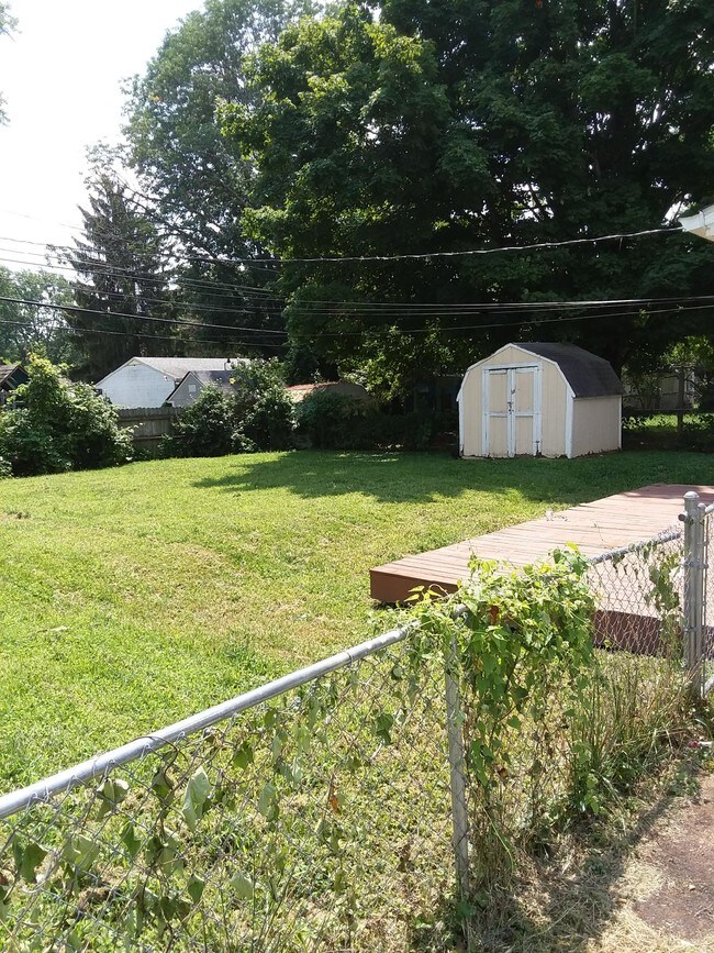 Foto del edificio - 3728 Clearwater Dr