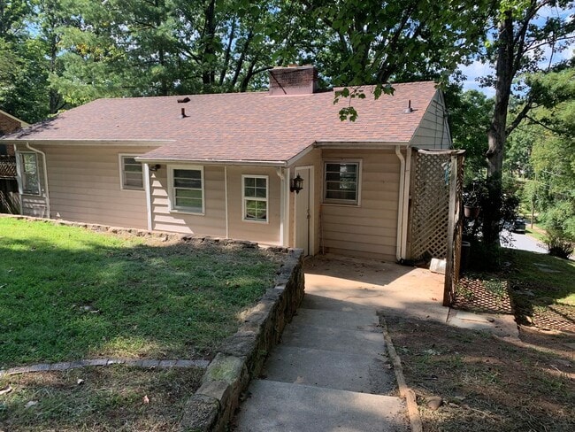 One Story House off Fort Avenue - One Story House off Fort Avenue