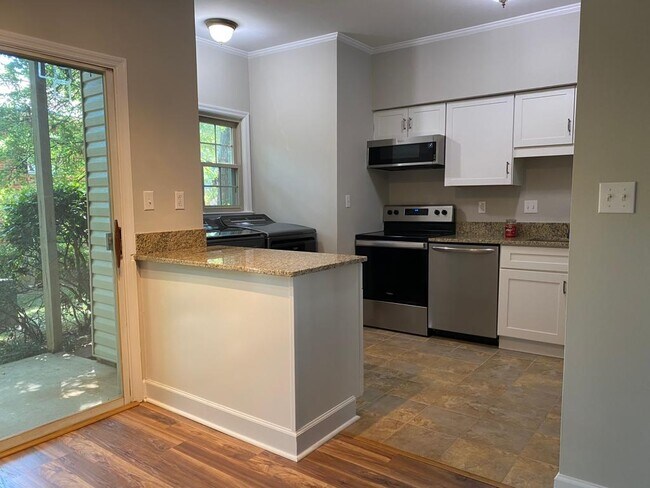 Foto del edificio - 5925 Quail Hollow Rd