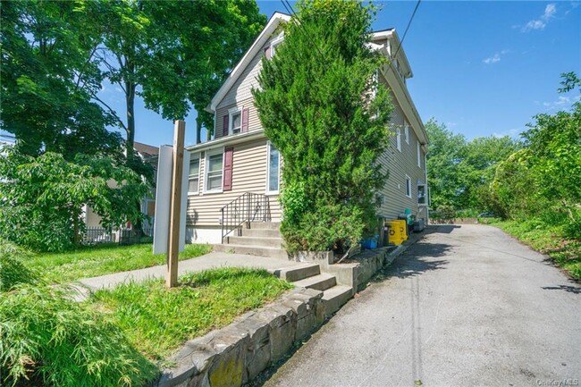 Building Photo - 164 Chauncey Pl