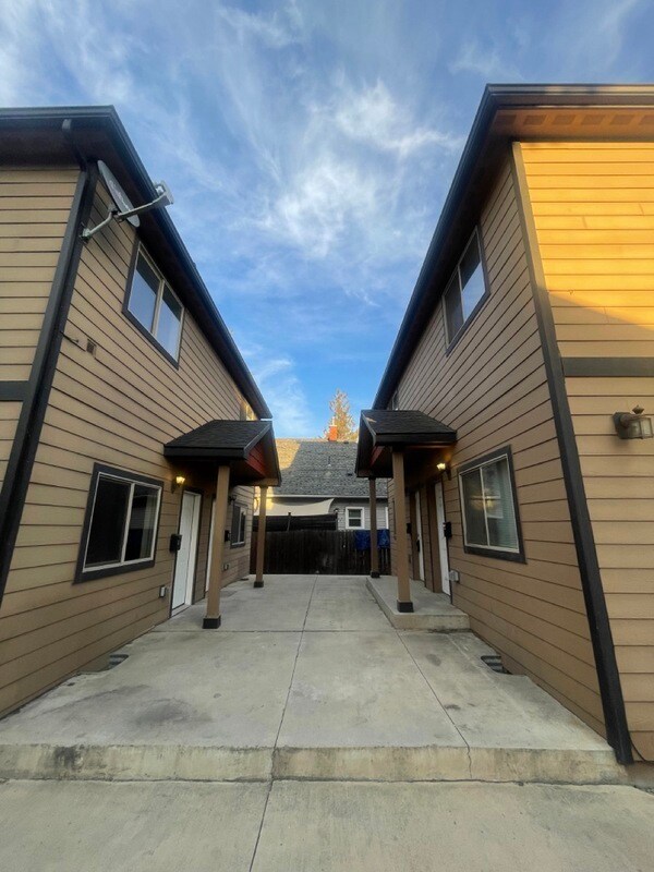 1025 W Knox Ave, Spokane, WA 99205 Condo for Rent in Spokane, WA