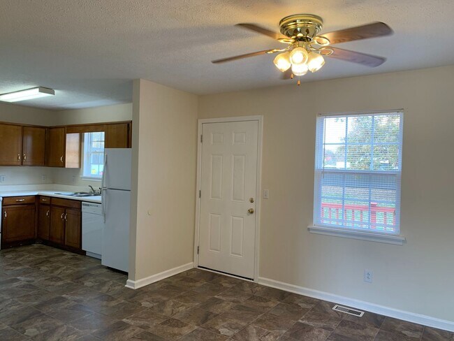 Foto del edificio - Adorable 3 Bedroom Home with Large Yard!...