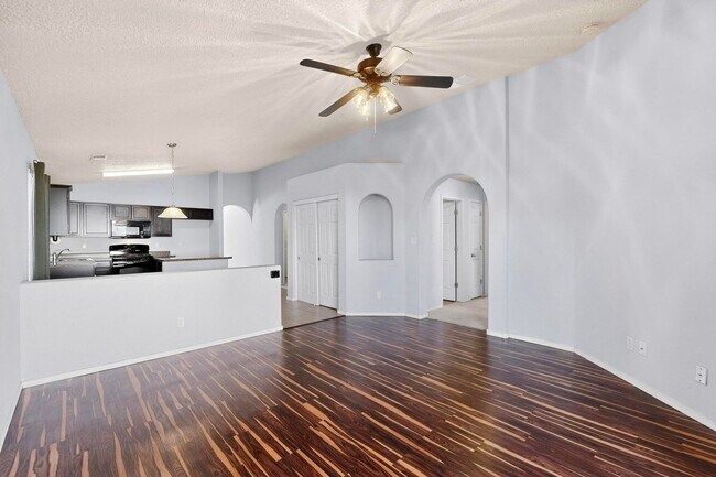 Foto del edificio - Montano Unser NW 3/4 bedroom 2/bath 2/Car garage