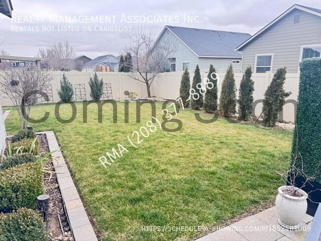 Foto del edificio - 6059 N Silver Spruce Ave