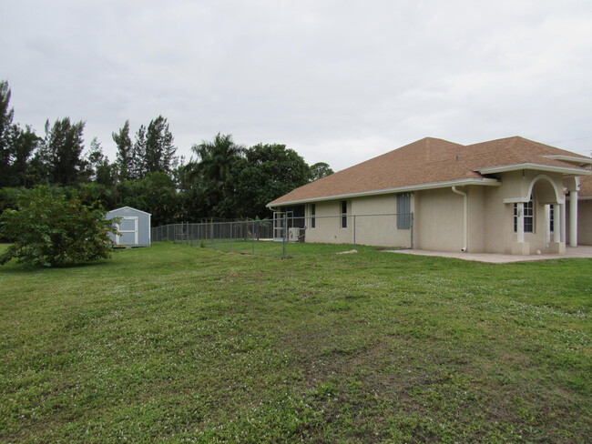 Building Photo - 6090 140th Ave N