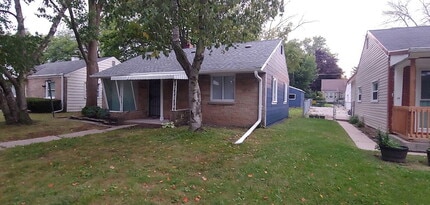 Building Photo - 5817 N 32nd St