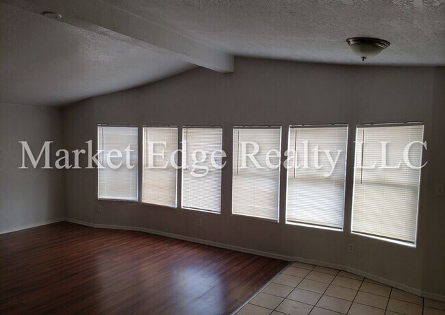 Foto del edificio - 3213 W Holly St