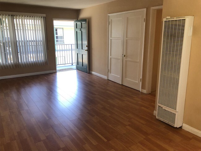 Building Photo - 410 S Sierra Madre Blvd
