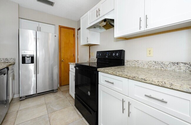 Foto del edificio - 1023 Spring Meadow Dr