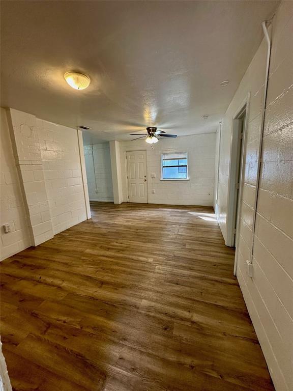 Foto del edificio - 647 NE Waldo Rd