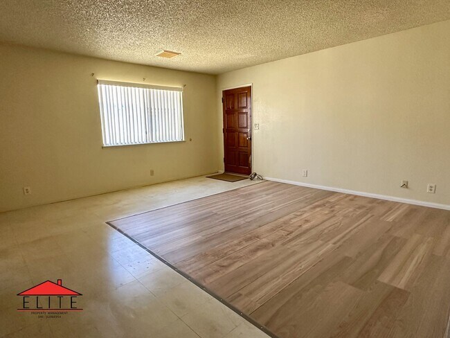 Foto del edificio - 432 W Robertson Rd