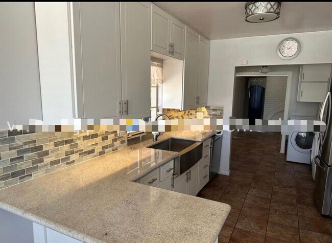 Foto del edificio - 2190 Clayton Ridge