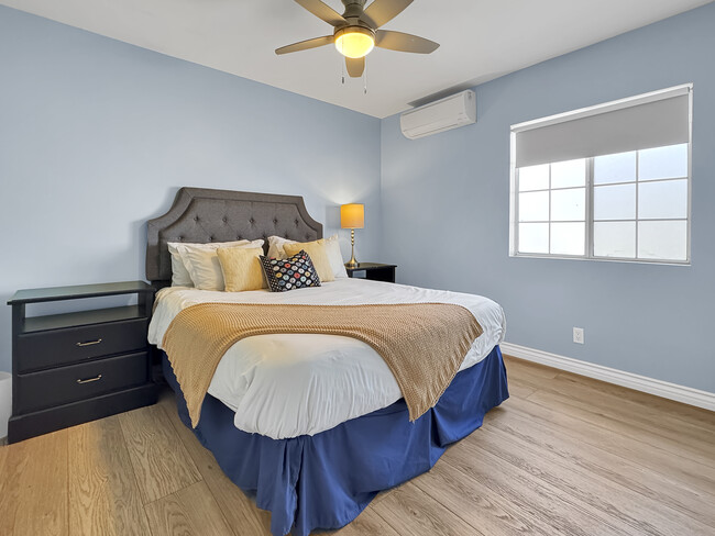 main bedroom - 5852 Ernest Ave