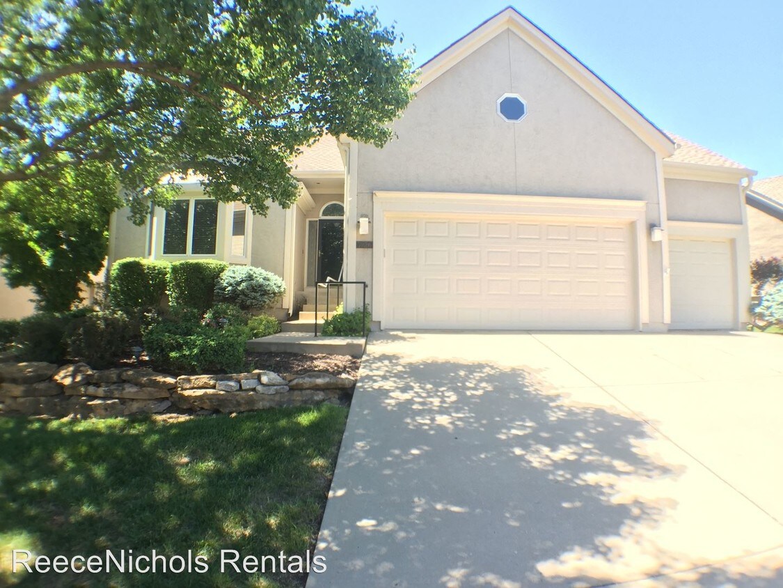 Foto principal - 3 br, 2.5 bath House - 7826 W 118th Street