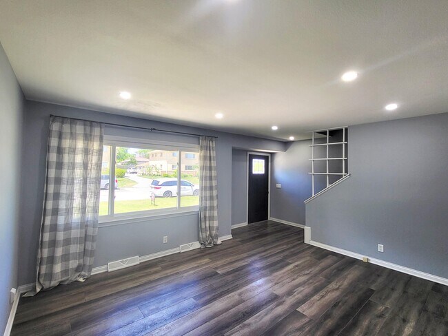 Foto del edificio - W158N9026 Charles Dr