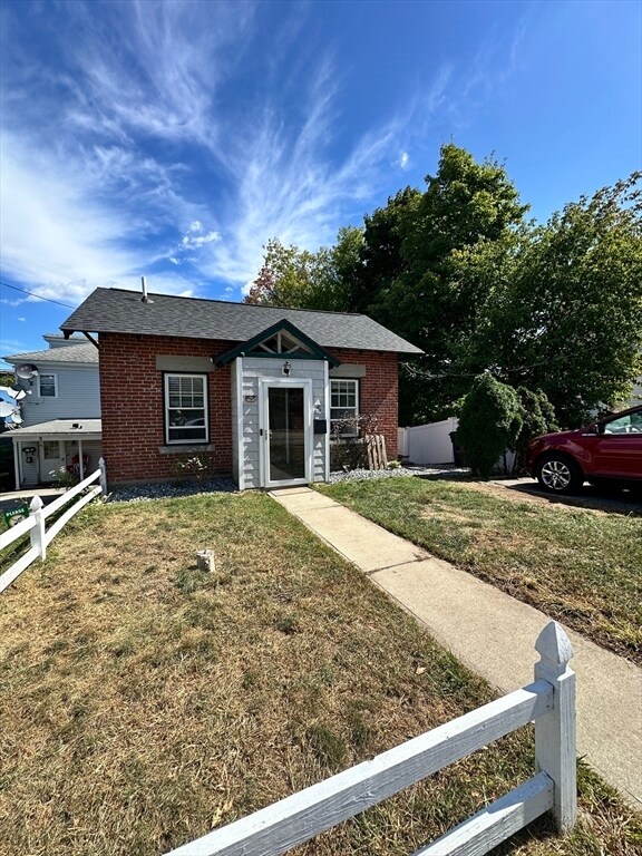 Primary Photo - 5 Coburn Ave