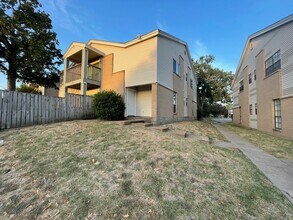 Building Photo - 1108 Autumn C
