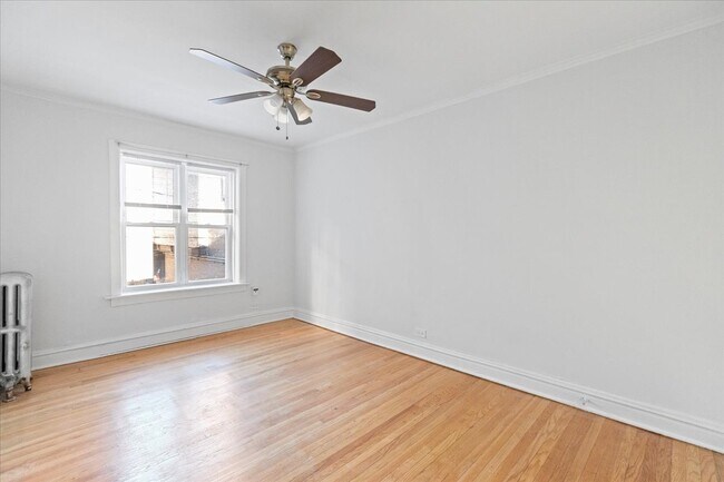 Foto del edificio - 656 W Oakdale Ave