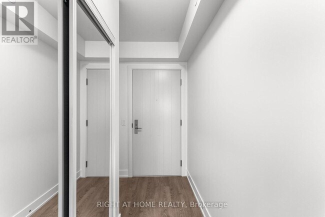 Photo du bâtiment - 2550 Simcoe St N