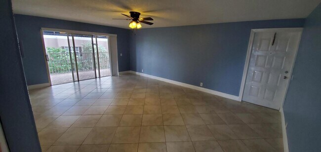 Building Photo - 32 NE 22nd Ave