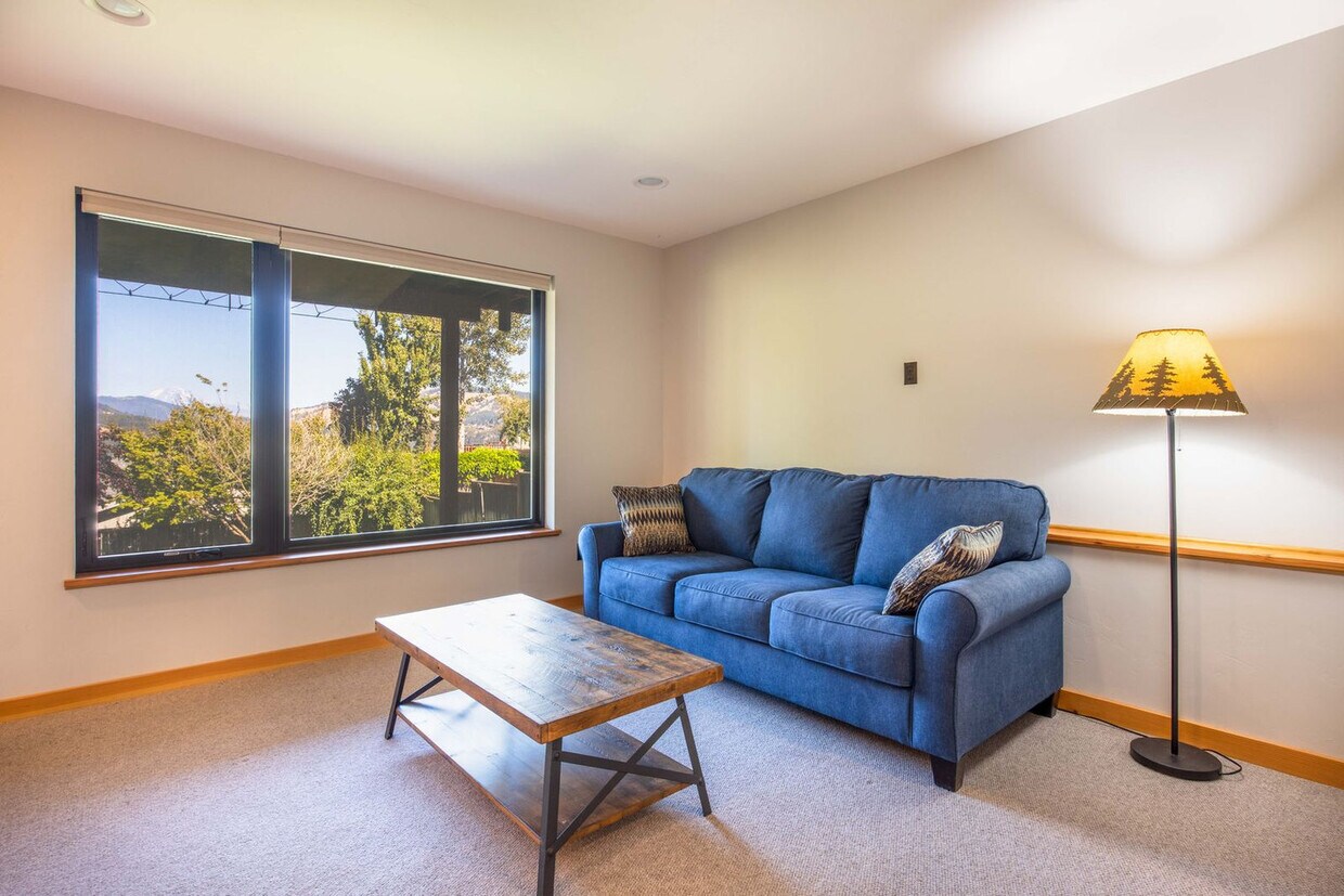 Foto principal - 2240 Sherman Ave