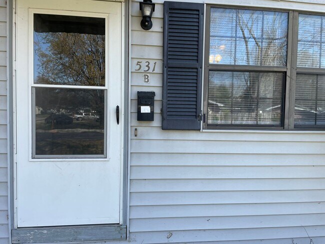 Foto del edificio - 531-B N Oak Grove Ave