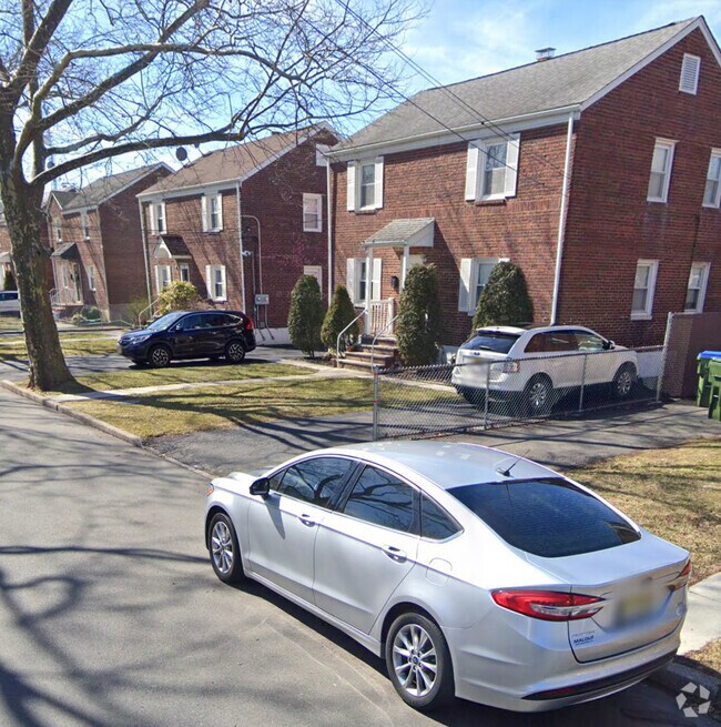 Building Photo - 15 Coolidge Ave