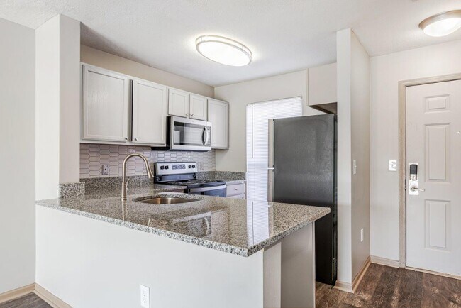 Foto del edificio - Eastpointe Lakes Apartments and Townhomes