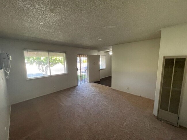 Foto del edificio - Home on large lot in Old Roseville