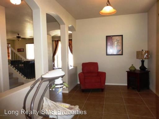 Building Photo - 548 Temple Dr