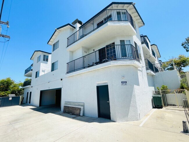 Foto del edificio - ** Spring Special** Beautifully Upgraded 2 Bedroom Apartment For Rent!
