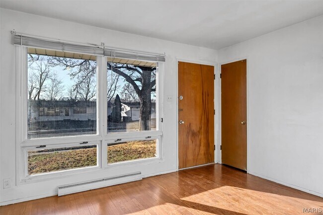 Foto del edificio - 9014 Ellison Dr