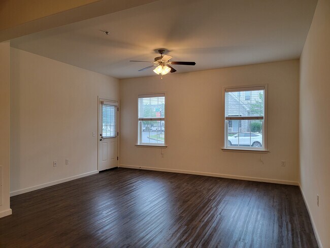 Foto del edificio - 619 Thornberry Ln