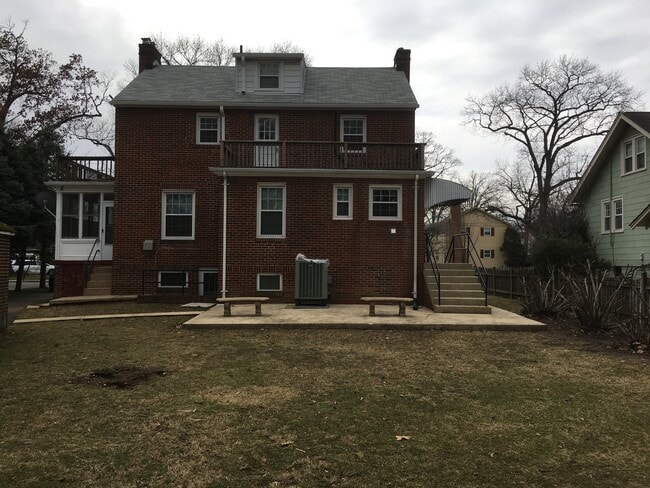 Building Photo - 429 N Jackson St