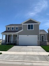 Building Photo - 5049 Blythswood Ln