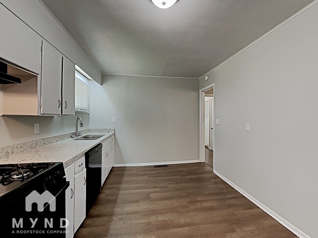 Foto del edificio - 5016 Scenic View Dr