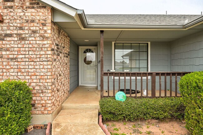 Building Photo - Charming 3-Bed, 2-Bath Home in North Moore...