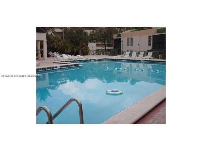 Foto del edificio - 8810 Fontainebleau Blvd