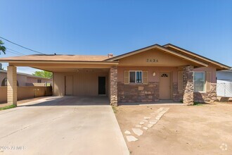 Building Photo - 2434 E Maryland Dr