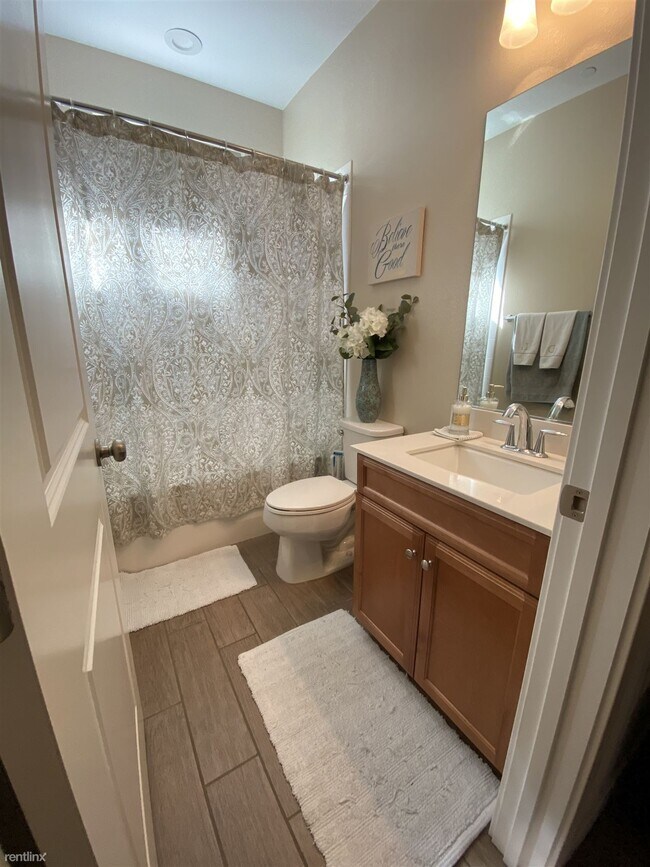 Foto del edificio - 3 br, 3 bath Condo - 9327 Alondra Boulevard 2