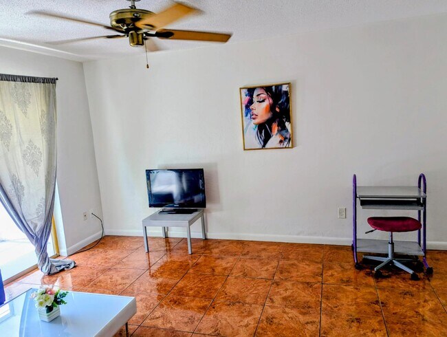 Foto del edificio - 20400 NW 7th Ave