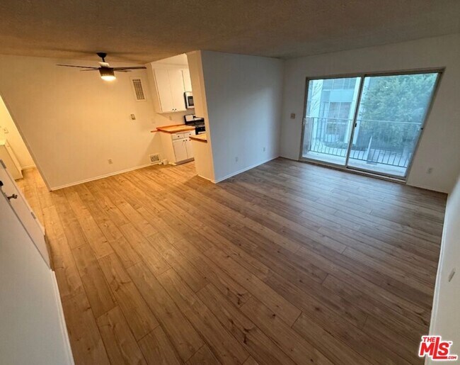 Foto del edificio - 1218 McClellan Dr