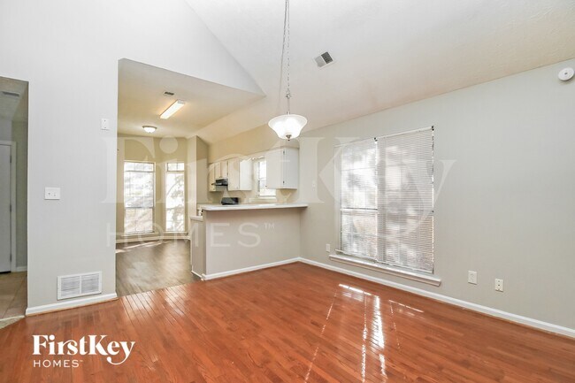 Building Photo - 852 Shore Dr