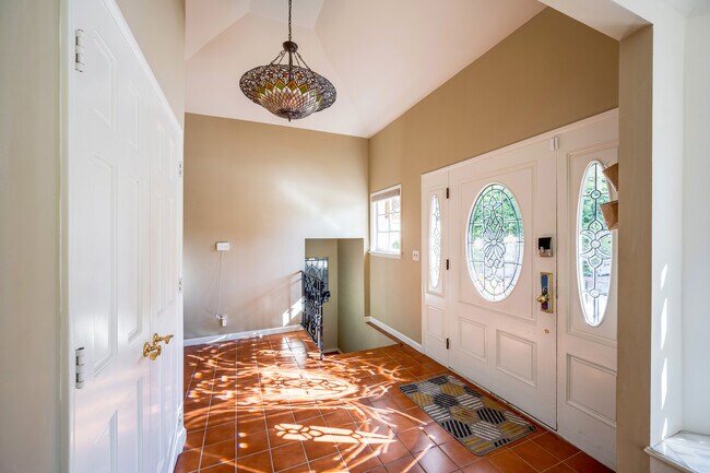 Building Photo - 713 S Sunset Canyon Dr