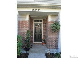 Building Photo - 2249 Arcadia Dr