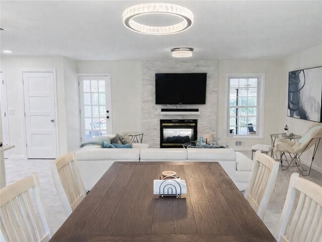 Building Photo - 2124 Zelda Dr NE