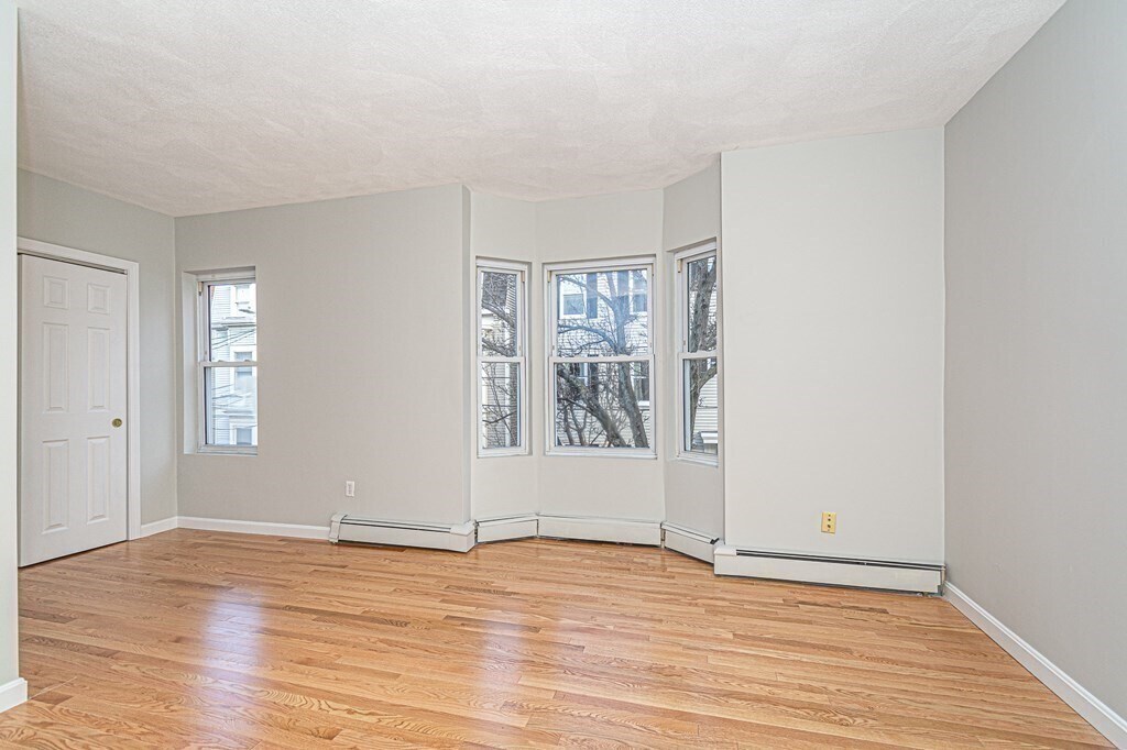 Primary Photo - 19 Mercer St