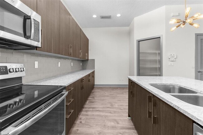 Foto del edificio - 4810 W McElroy Ave